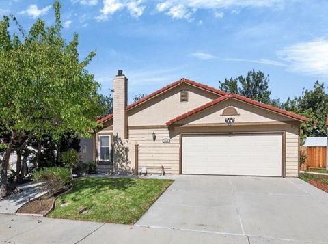 Photo of 512 Lanfair Circle, San Jose, CA 95136 (MLS # ML82036854)