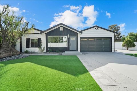 Photo of 11330 Blix Street, West Toluca Lake, CA 91602 (MLS # SR25263896)