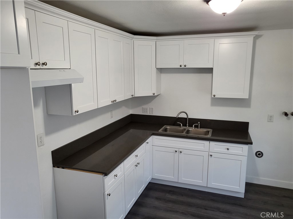 Beautifully remodeled 2 bedroom 1 bathroom 800 sq ft upstairs unit. This unit features new windows, kitchen, bathroom, flooring, and ceiling fans. It comes with a refrigerator, range, and in unit washer/dryer. This building is close to the 91 freeway and Cherry Avenue which makes commuting easy. This top floor unit comes with 1 assigned parking space and is renting for $2200. Don't miss out on this amazing opportunity!!