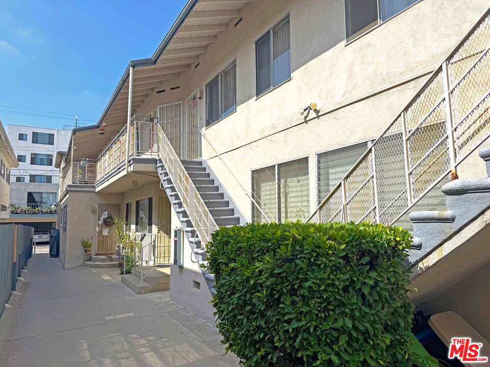 3739 Mentone Avenue