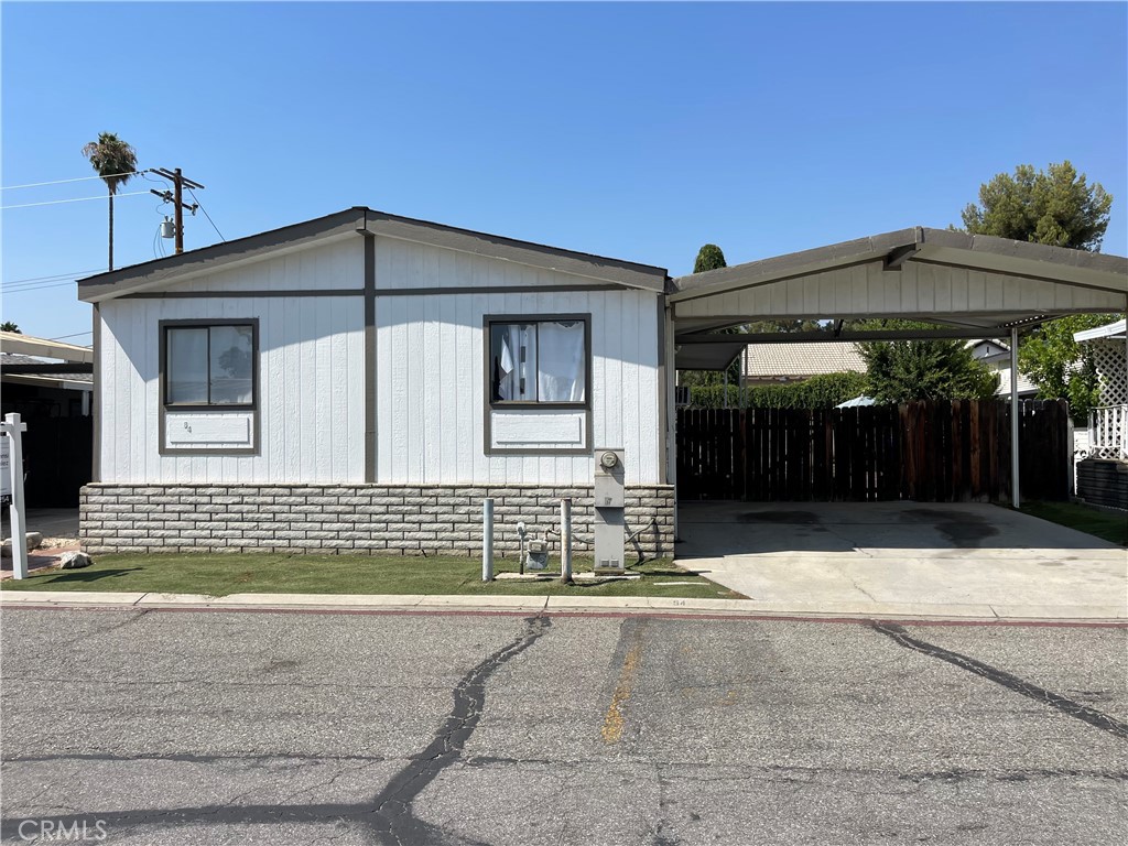 Welcome to this well-maintained 3-bedroom, 2-bathroom 1,248 SQFT home located in an all-age family mobile home park in Highland. This charming residence offers a spacious layout and is situated in a tranquil community featuring amenities such as a pool, dog park, and clubhouse. Conveniently located near Starbucks, shopping centers, and a variety of restaurants, this home combines comfort with convenience—making it the perfect place to call home.