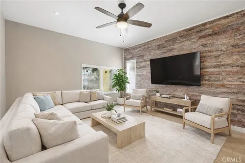 10105 S Main St, Los Angeles, CA 90003 - MLS#: PV26045908