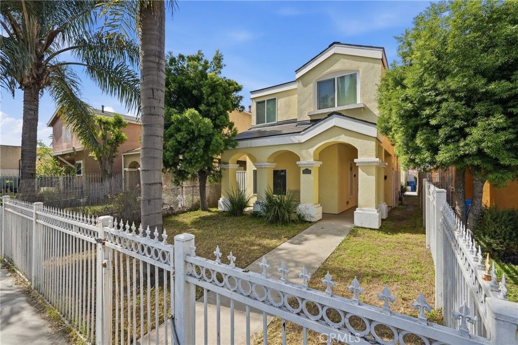 Photo of 10105 S Main St St, Los Angeles, CA 90003 (MLS # PV26045908)