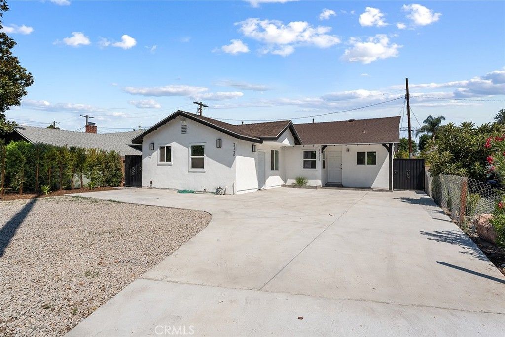 Photo of 22723 Leonora Drive, Woodland Hills, CA 91367 (MLS # SR25141958)