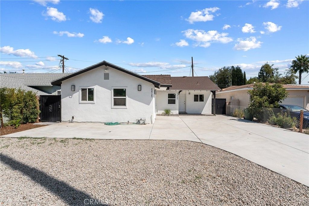 Photo of 22723 Leonora Drive, Woodland Hills, CA 91367 (MLS # SR25141958)