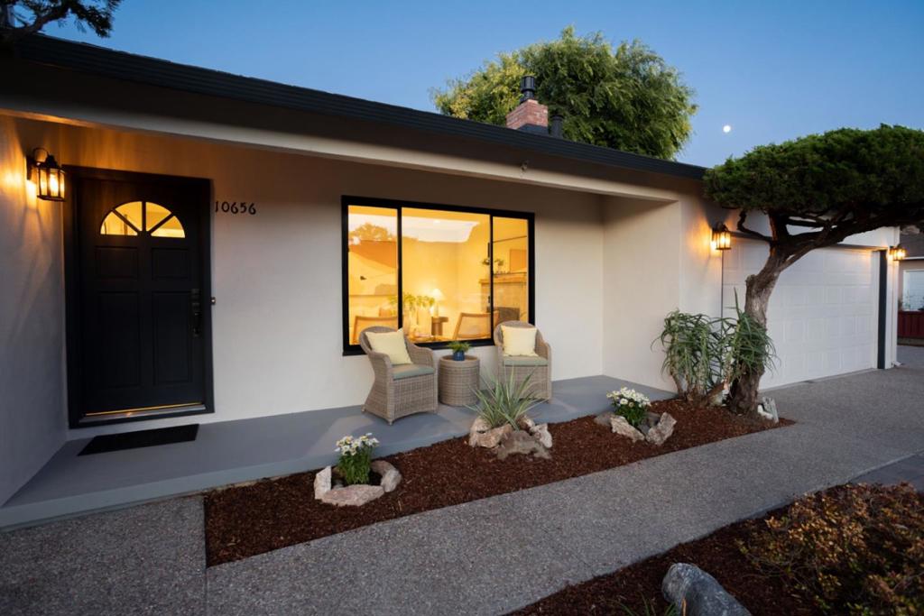 10656 Larry Way