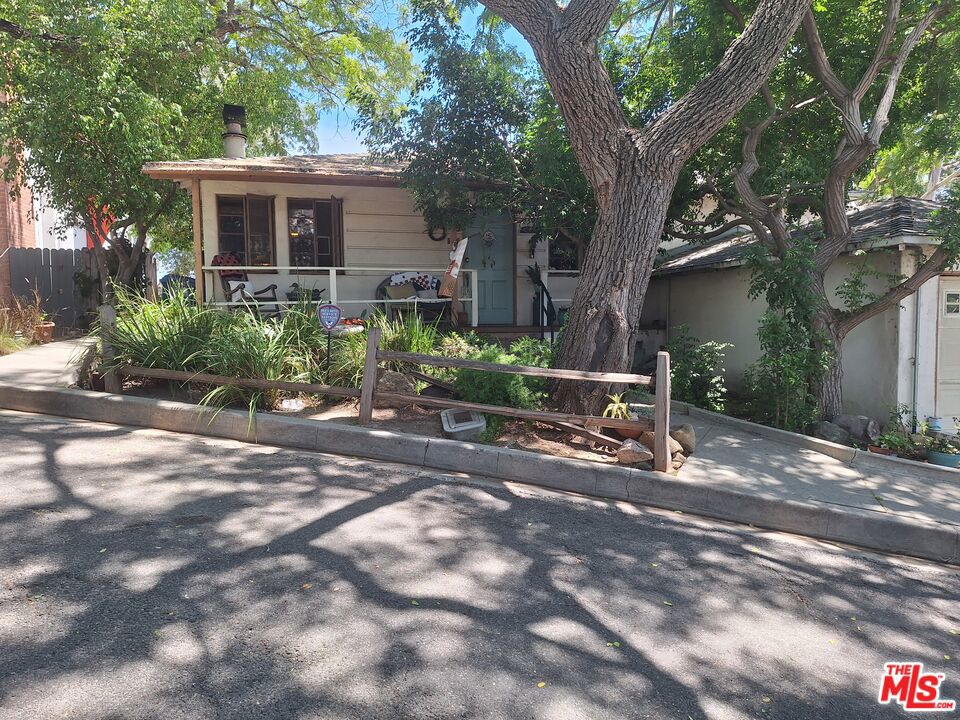 10866 Kingsland Street, Los Angeles CA 90034