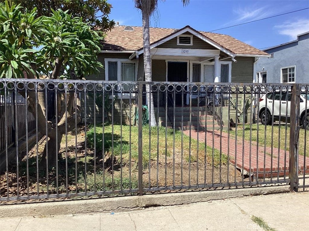 1059 Thornton ST, Los Angeles CA 90063