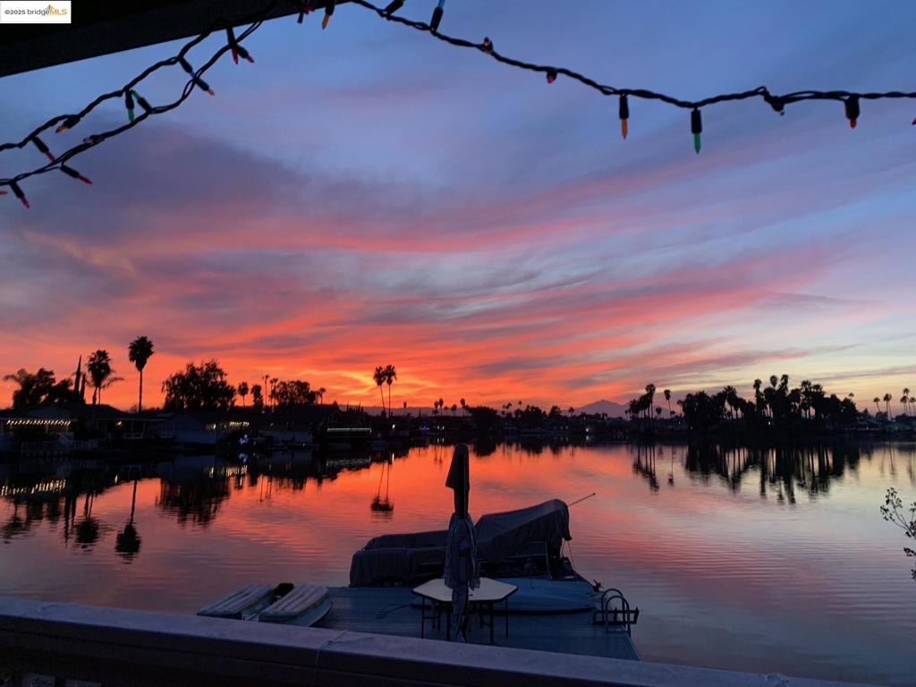 WILLOW LAKE NO DELTA ACCESS - Residential