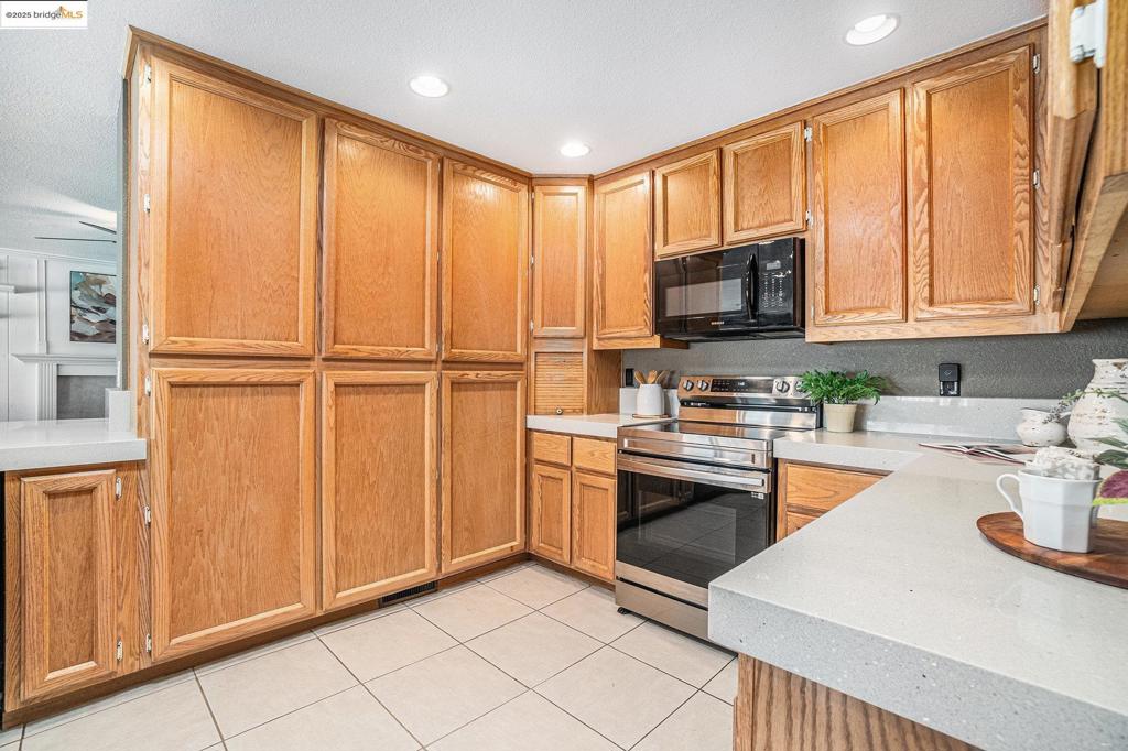 WILLOW LAKE NO DELTA ACCESS - Residential