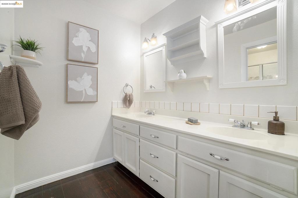 WILLOW LAKE NO DELTA ACCESS - Residential