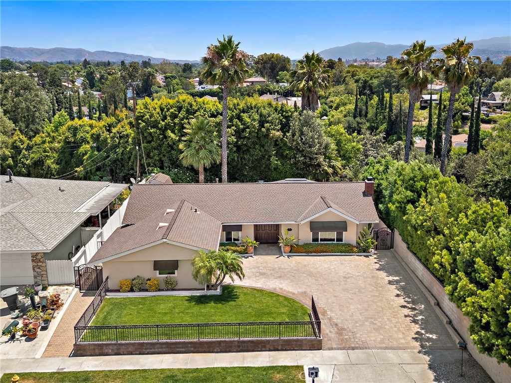 5742 Casa Loma Avenue