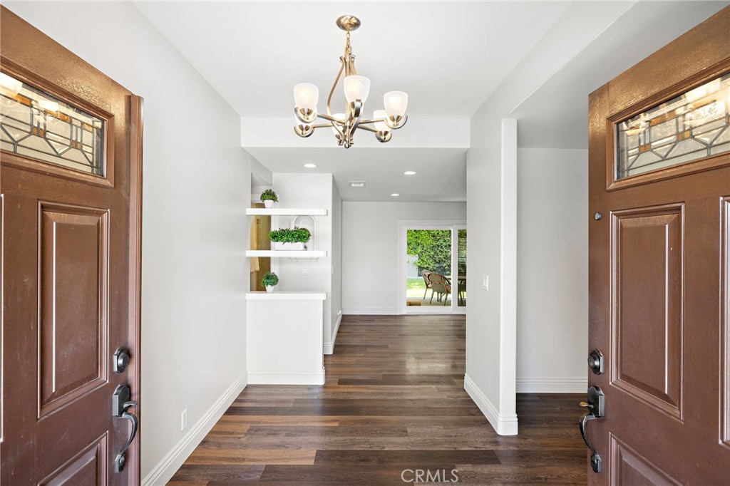 5742 Casa Loma Avenue