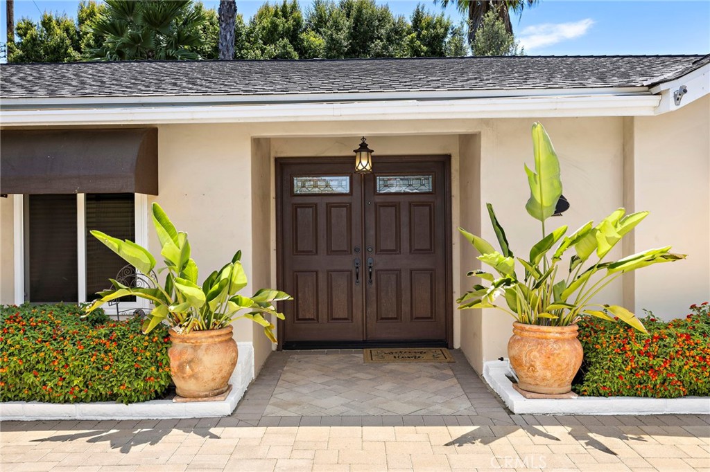 5742 Casa Loma Avenue