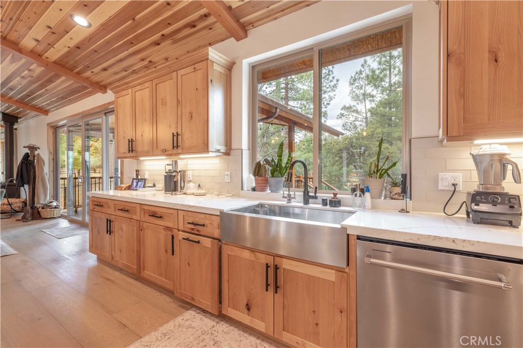 Big Bear City, California, 92314, United States, ,4 BathroomsBathrooms,Residential,Active,1839760