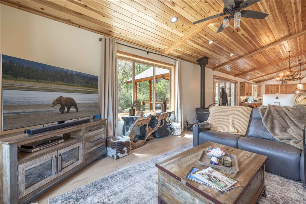 Big Bear City, California, 92314, United States, ,4 BathroomsBathrooms,Residential,Active,1839760
