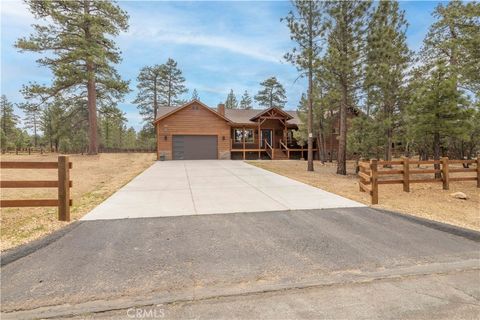 Photo of 1635 Shenandoah Way, Big Bear City, CA 92314 (MLS # IG25123604)