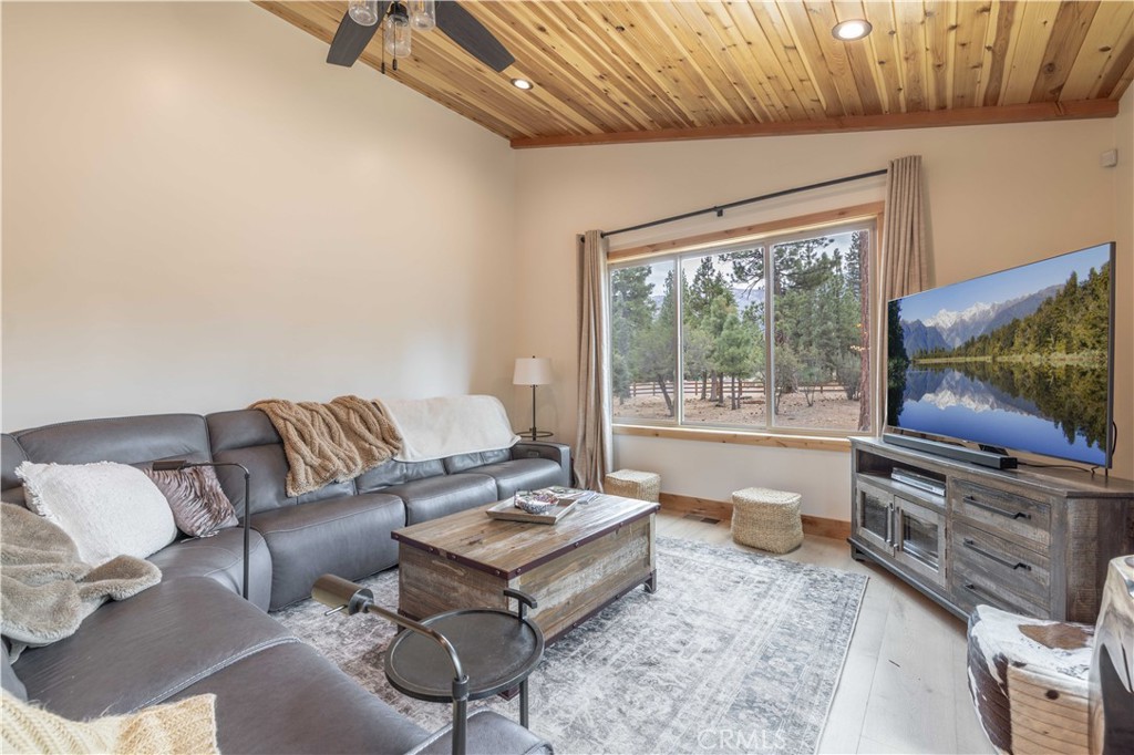 Big Bear City, California, 92314, United States, ,4 BathroomsBathrooms,Residential,Active,1839760