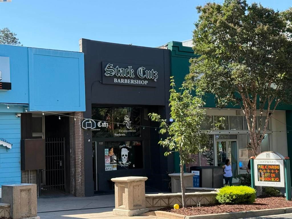 Photo of 935 B St St, Hayward, CA 94541 (MLS # 41117477)