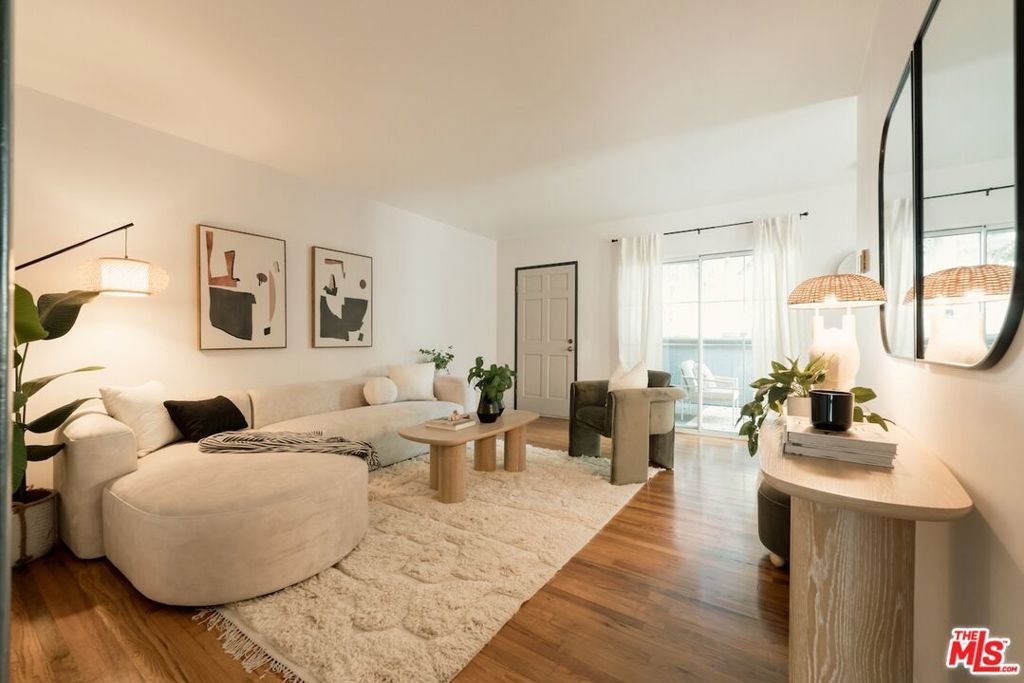 Photo of 2910 Arizona Avenue #1, Santa Monica, CA 90404 (MLS # 25583613)
