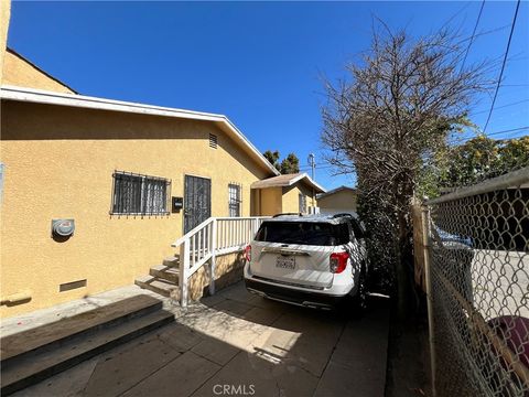 Photo of 3143 Perlita, Los Angeles, CA 90039 (MLS # SR25235552) Photo of 3143 Perlita, Los Angeles, CA 90039 (MLS # SR25235552)