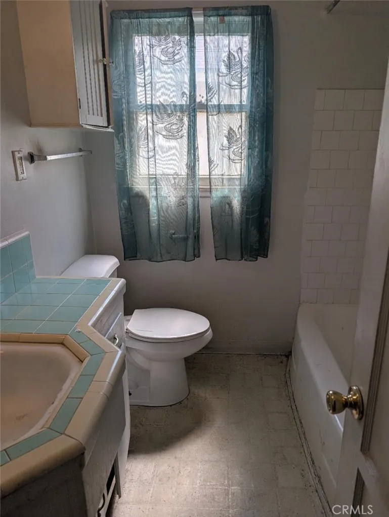 Compton, California 90222, United States, 2 Bedrooms Bedrooms, ,1 BathroomBathrooms,Residential,Contingent,156903