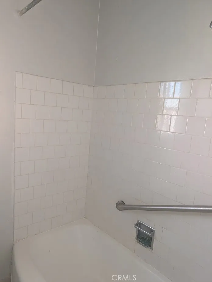 Compton, California 90222, United States, 2 Bedrooms Bedrooms, ,1 BathroomBathrooms,Residential,Contingent,156903