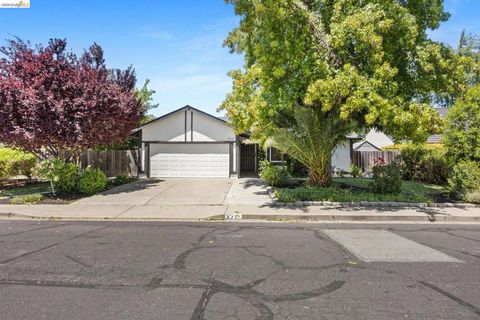 Photo of 2715 Lyon Cir Cir, Concord, CA 94518 (MLS # 41135522)