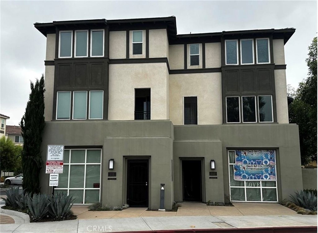 Rare Mixed-Use Property – A Unique Opportunity!
This exceptional property offers incredible versatility. The ground floor features a spacious hall with a private restroom, making it ideal for use as an office, retail space, or even a bedroom with its own en-suite bathroom. The flexibility of this layout suits both commercial and residential needs.
On the second floor, you'll find an open-concept kitchen, dining, and living area—perfect for modern living. Better yet, there are two outdoor terraces that provide excellent space for entertaining, relaxing, or enjoying some fresh air right off the living and dining areas. The kitchen is truly a chef’s dream, boasting expansive countertops, an oversized pantry, stainless steel appliances, sleek white cabinetry, and stylish surfaces.
Upstairs on the third floor are three well-appointed bedrooms. The primary suite includes a private bathroom and a spacious walk-in laundry room for added convenience. The two additional bedrooms are located on the opposite side of the floor, ensuring privacy and a functional layout.
This is a rare opportunity to own a property that blends residential comfort with commercial potential. Don’t miss out—contact us today for more information!