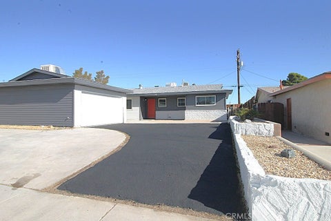 Photo of 1537 De Anza ST, Barstow, CA 92311 (MLS # HD26203622)