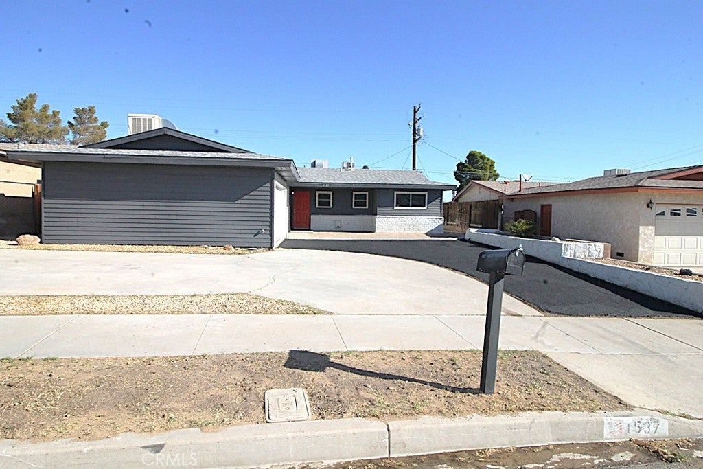 1537 De Anza