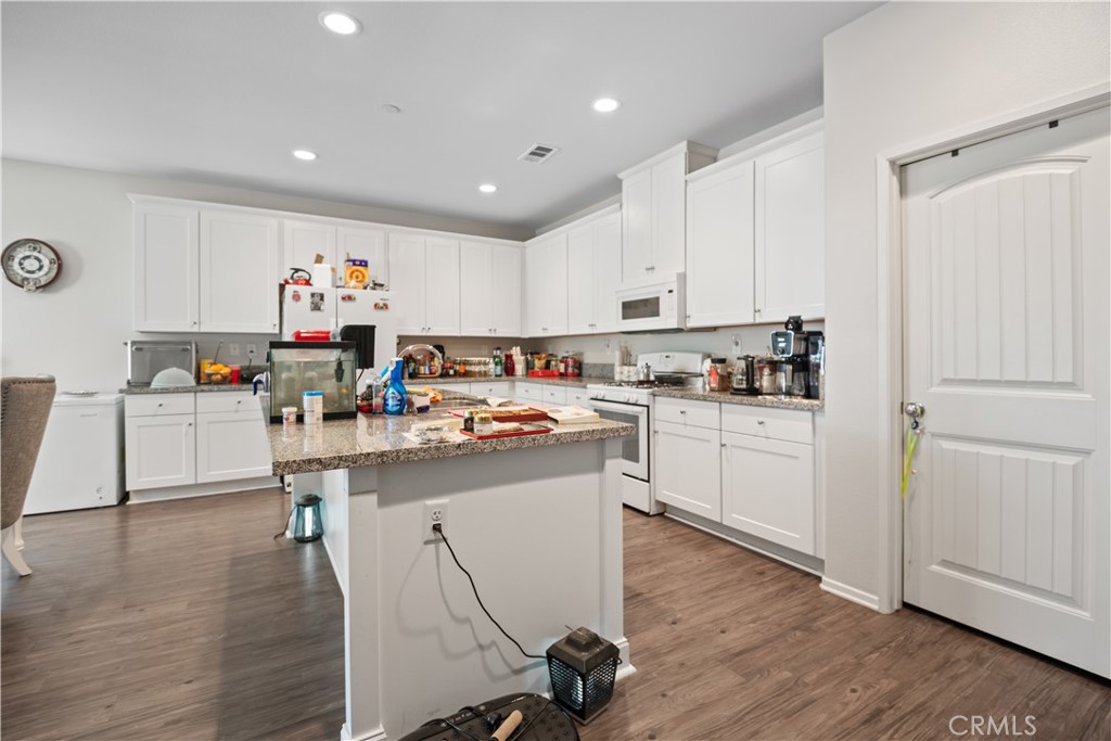 2219 2219 Albatross Way