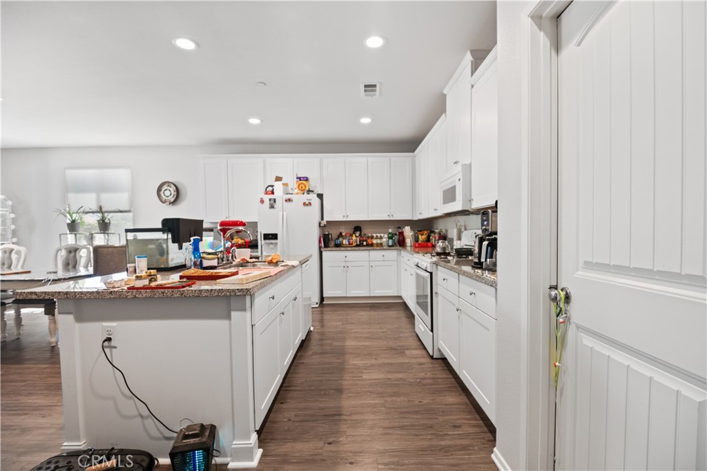 2219 2219 Albatross Way