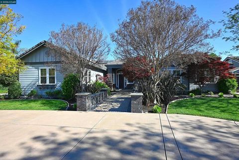 Photo of 3 Rachel Ranch Ct Ct, Clayton, CA 94517 (MLS # 41129469)