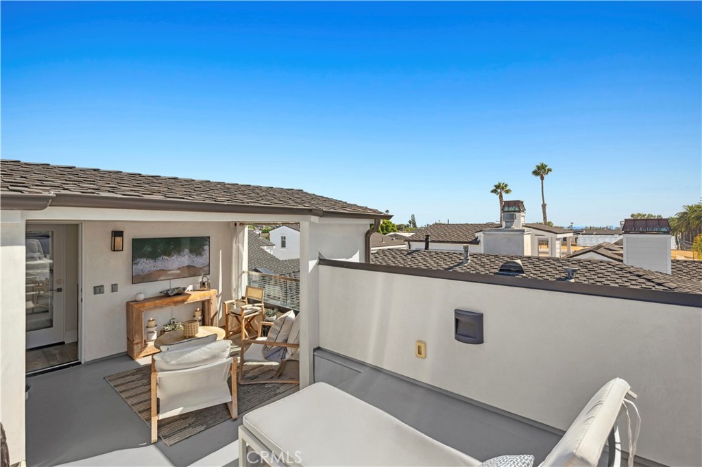 Corona del Mar North of PCH (CNHW) - Residential