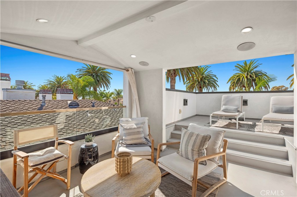 Corona del Mar North of PCH (CNHW) - Residential
