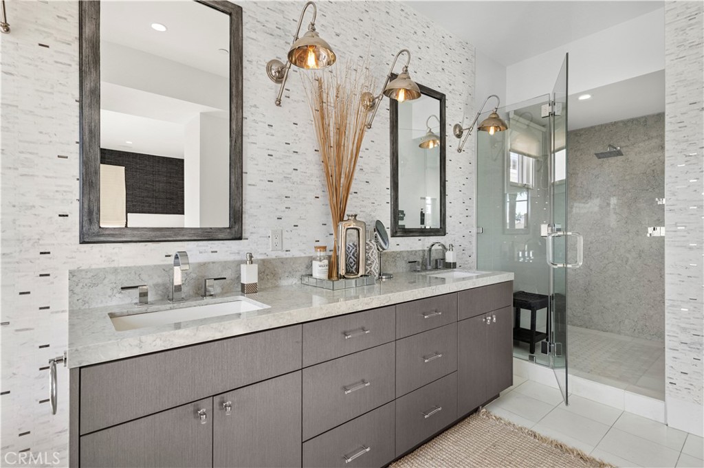 Corona del Mar North of PCH (CNHW) - Residential