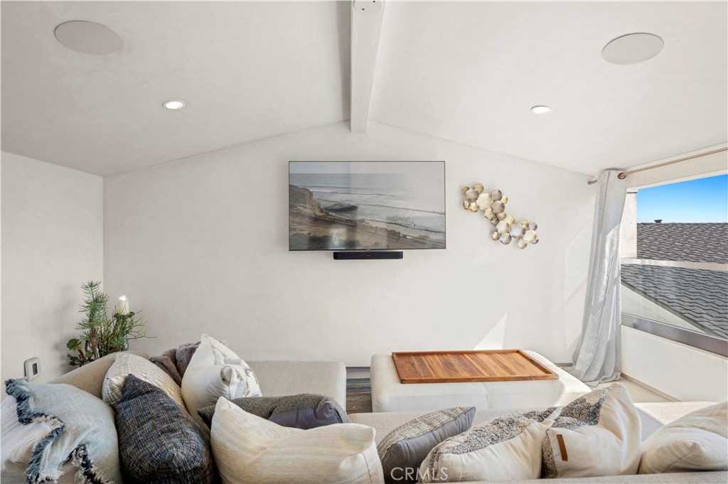 Corona del Mar North of PCH (CNHW) - Residential