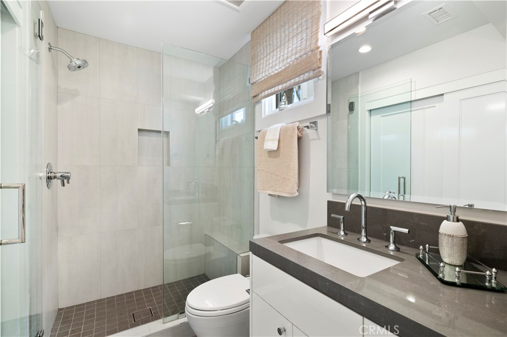 Corona del Mar North of PCH (CNHW) - Residential