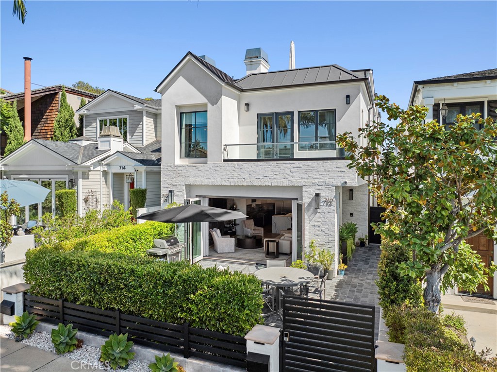 Corona del Mar North of PCH (CNHW) - Residential