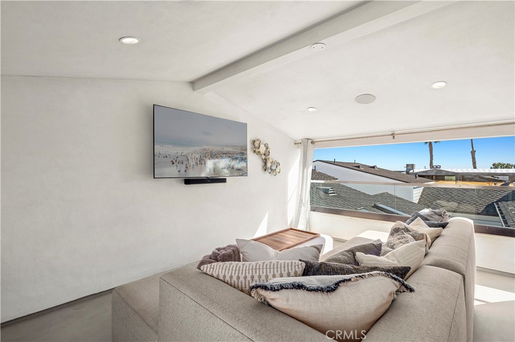 Corona del Mar North of PCH (CNHW) - Residential