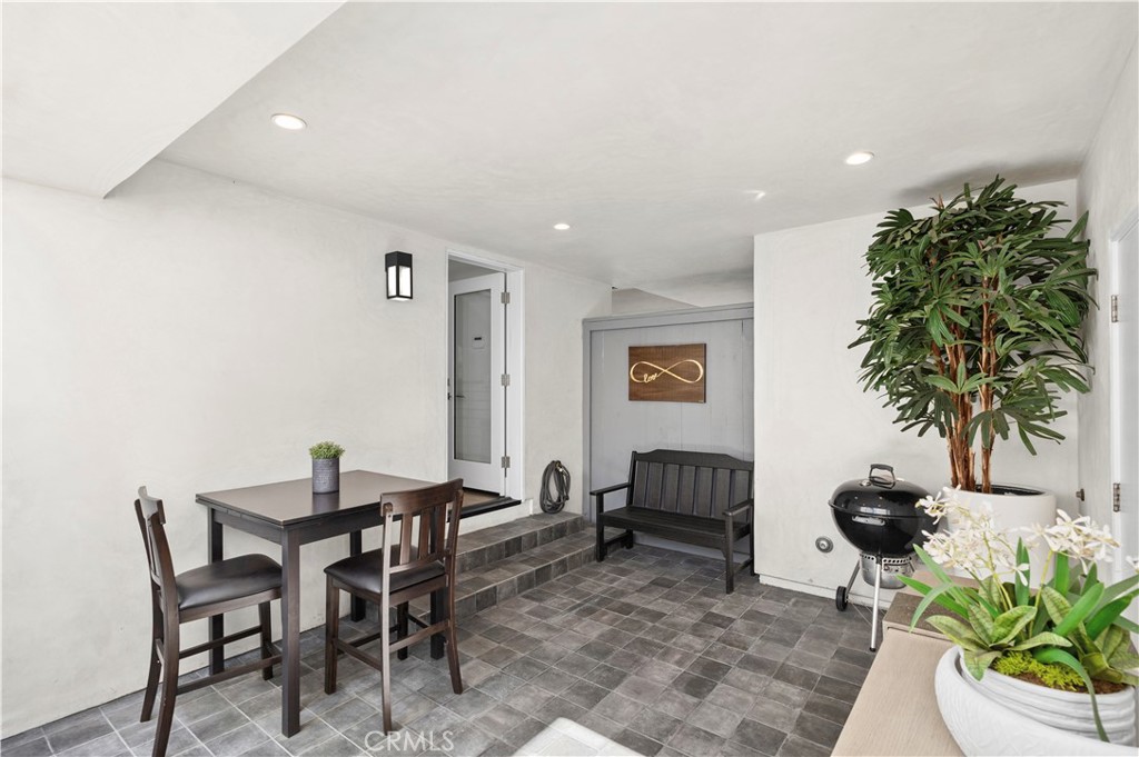 Corona del Mar North of PCH (CNHW) - Residential