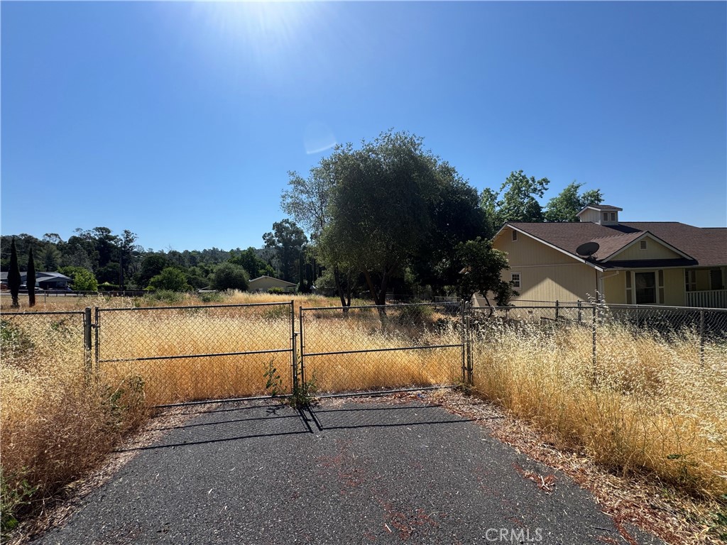 Build Your Dream Near Lake Oroville!
Nearly half an acre of vacant land with incredible potential! This spacious parcel offers a peaceful setting just minutes from Lake Oroville, perfect for outdoor enthusiasts. The lot features septic already in place, with power and water available at the road, making it an ideal site for a custom home, vacation retreat, or investment. Enjoy nearby boating, fishing, and hiking while still being close to town for shopping and amenities. Don't miss this rare opportunity to own a ready-to-develop lot in one of Northern California's most desirable recreational areas!
