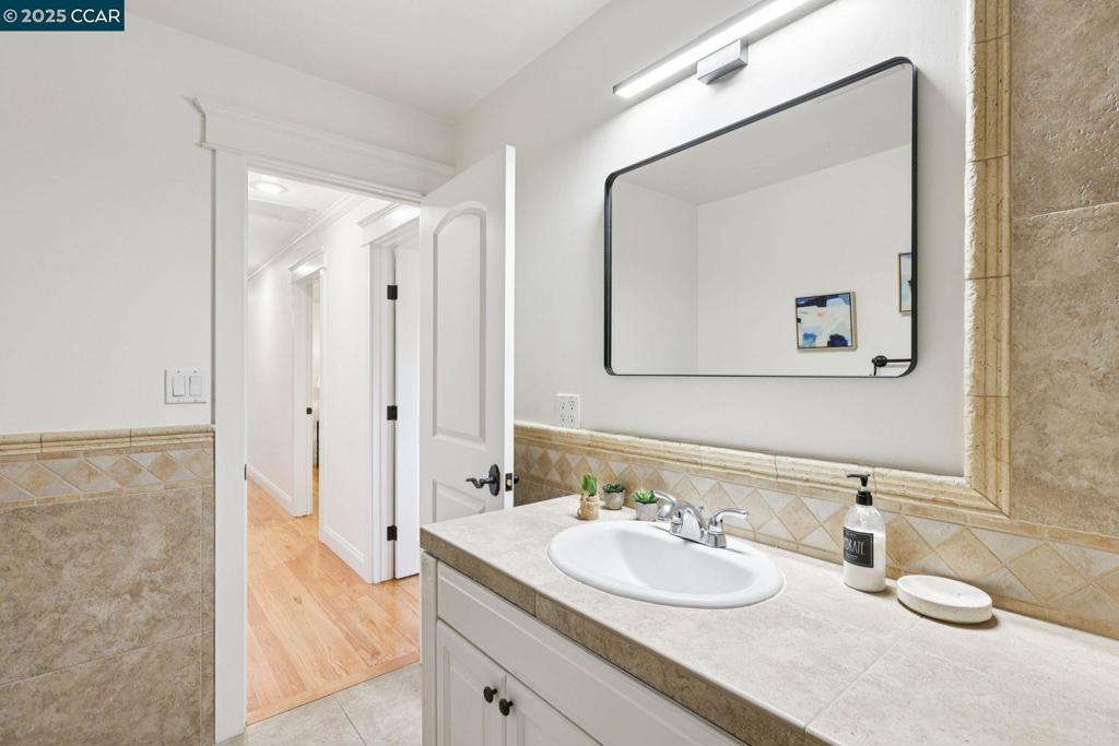 REDWOOD HEIGHTS - Residential