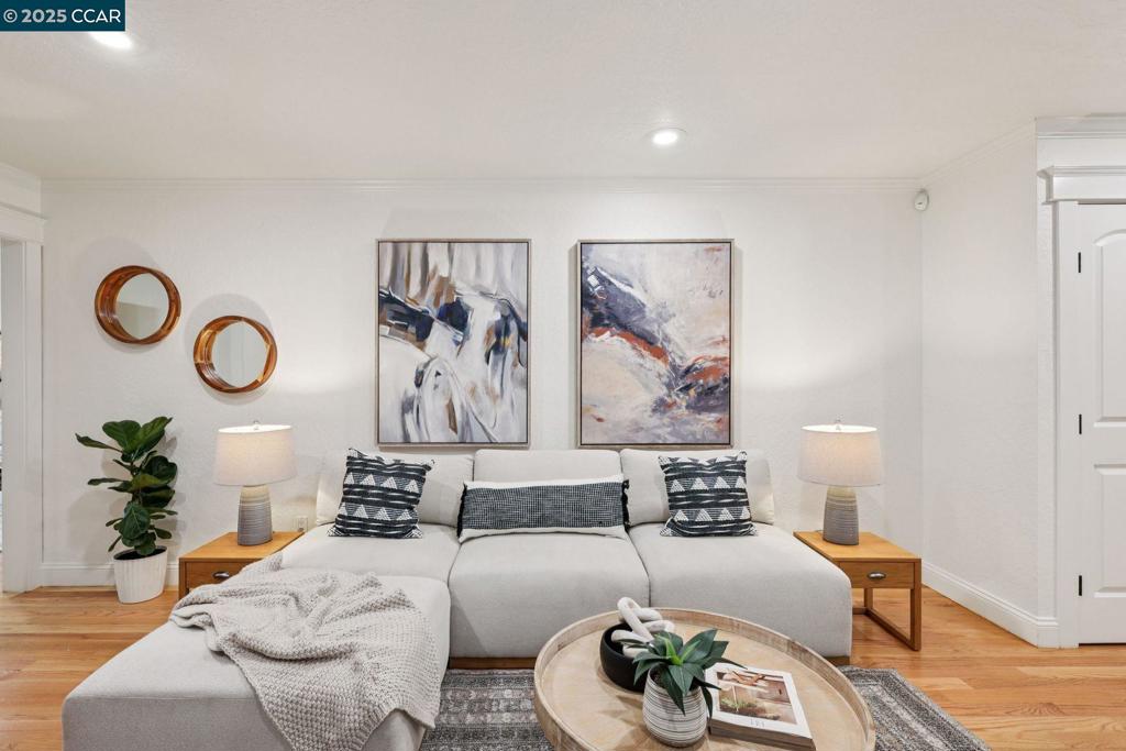 REDWOOD HEIGHTS - Residential