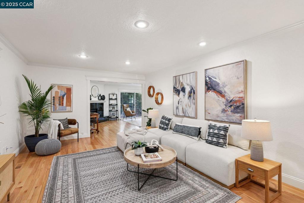 REDWOOD HEIGHTS - Residential
