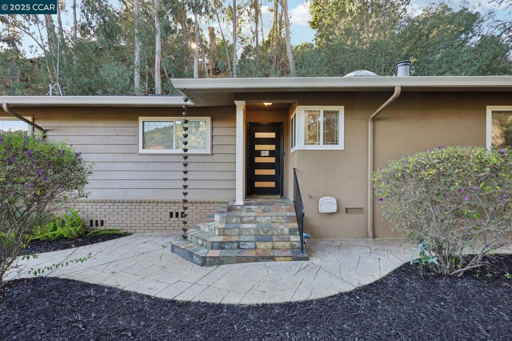 REDWOOD HEIGHTS - Residential