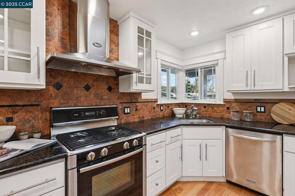 REDWOOD HEIGHTS - Residential