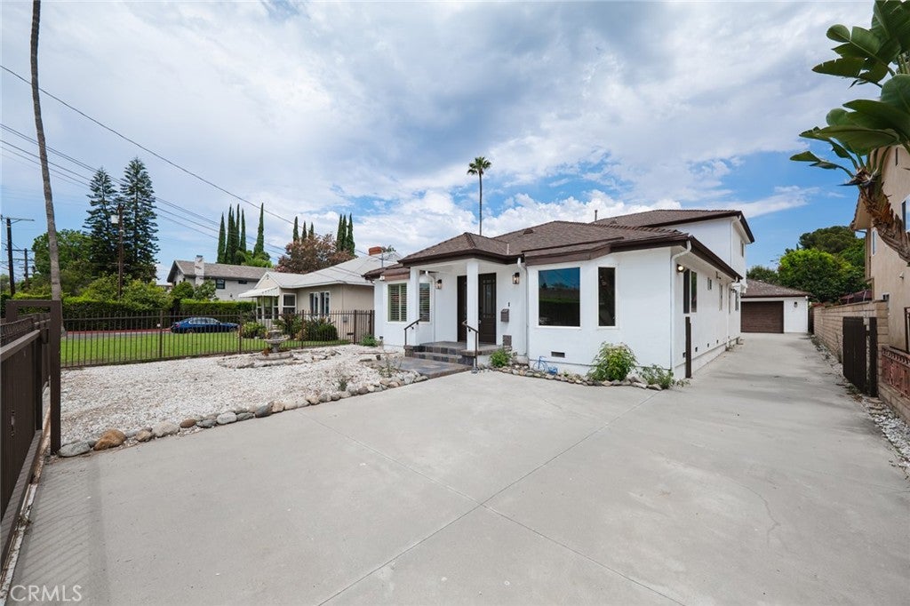 Photo of 15147 Otsego ST, Sherman Oaks, CA 91403 (MLS # SR26176421)