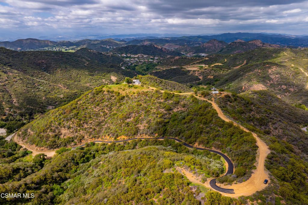 Photo of 102 W Carlisle Road, Thousand Oaks, CA 91361 (MLS # 225002492)